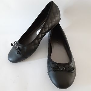 White Mountain Black Quilted leather bow flat